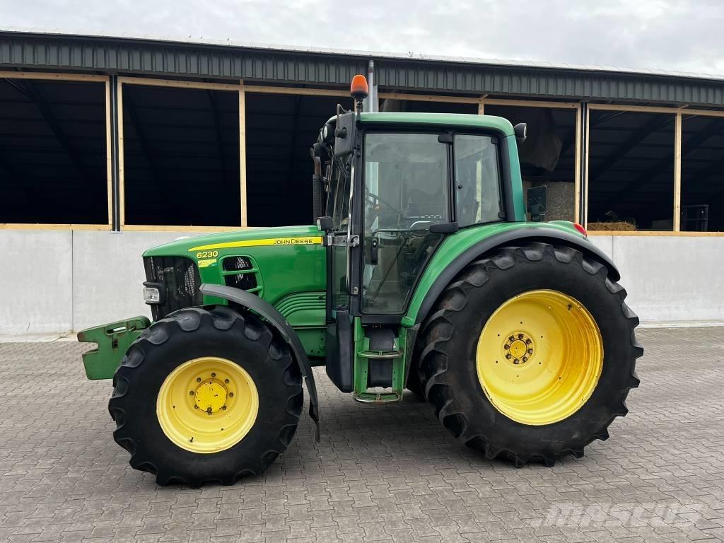 John Deere 6120 Tractores
