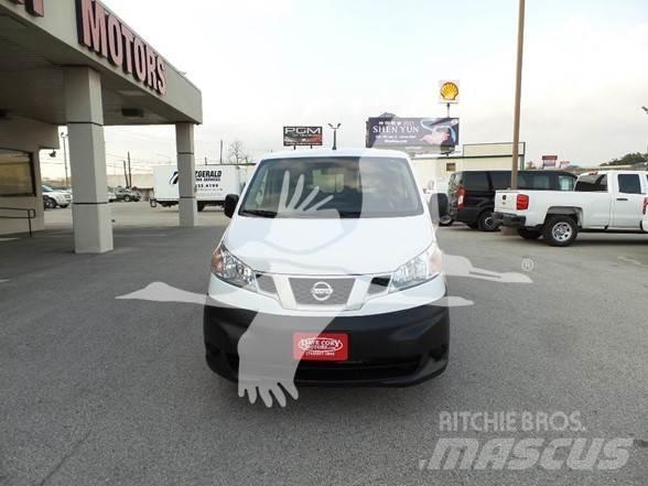 Nissan NV200S Otros