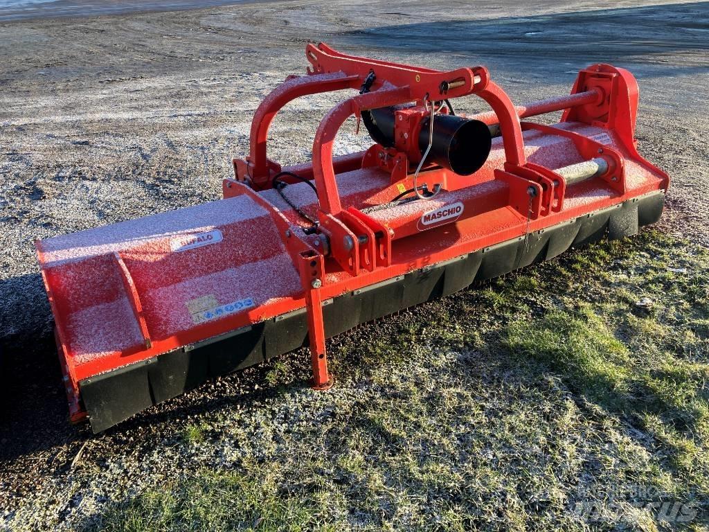 Maschio bufalo 300 Segadoras y cortadoras de hojas para pasto