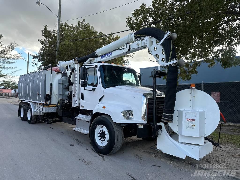 Freightliner 114SD Camiones aspiradores/combi