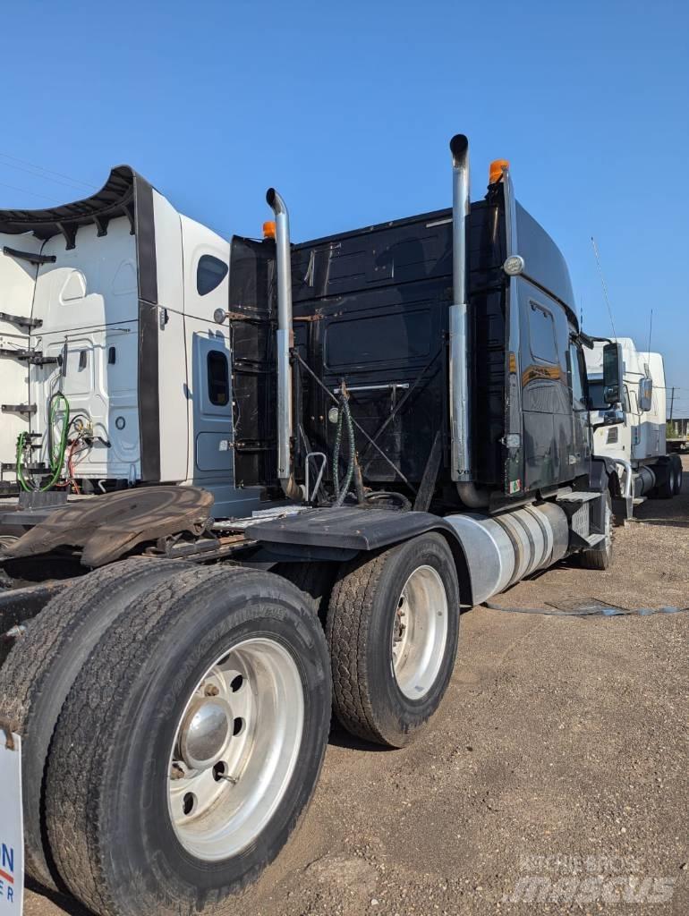 Volvo VNL 730 Camiones tractor