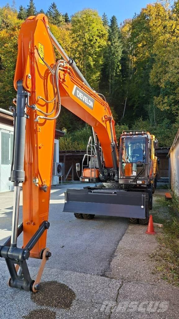 Develon DX 210 W-7 Excavadoras de ruedas