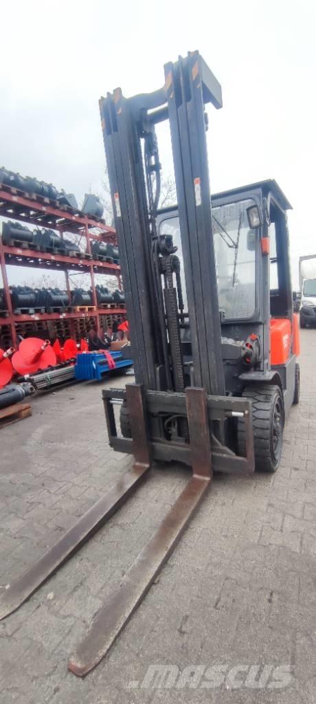 Doosan D 30 G Camiones diesel