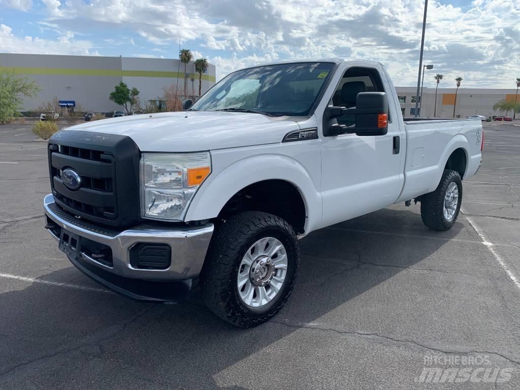 Ford F 350 Camiones con caja de remolque