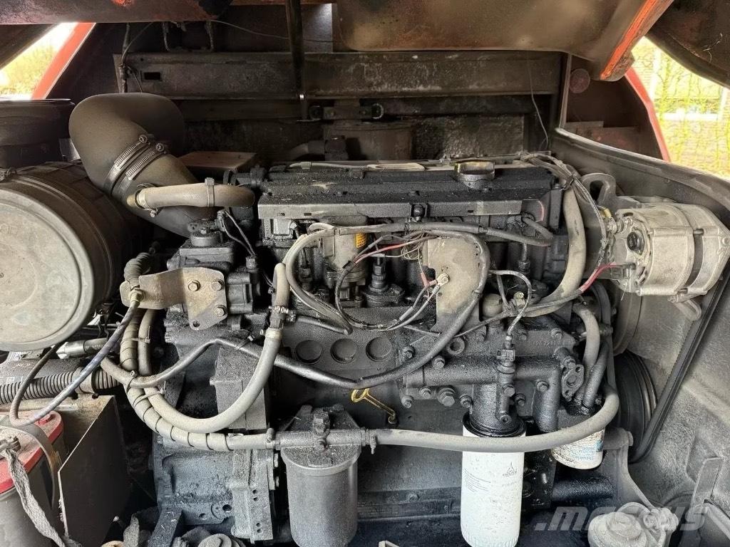 Atlas AR 86 E Cargadoras sobre ruedas