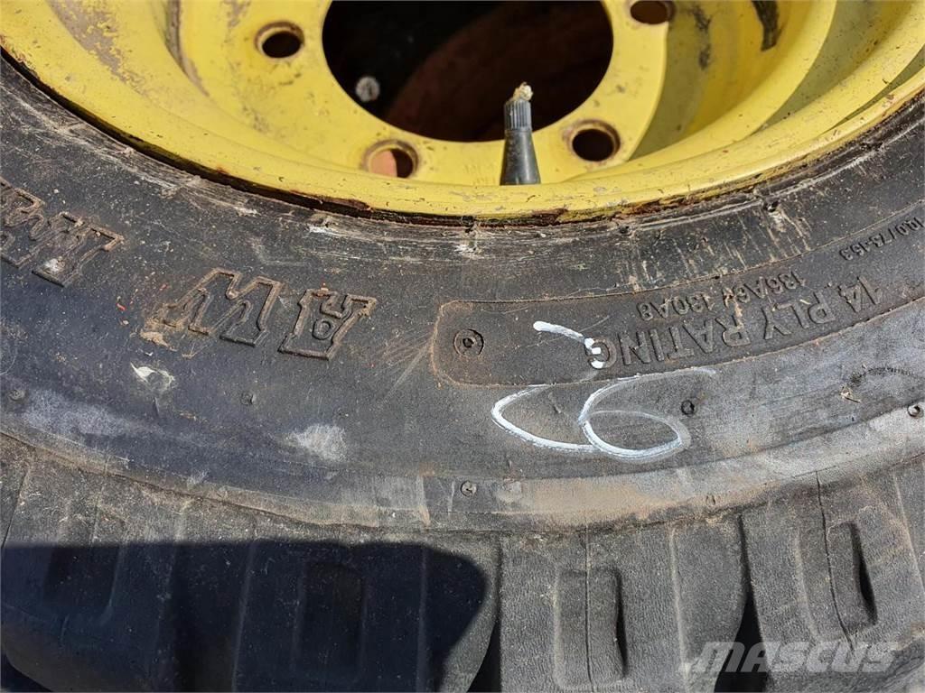 BKT 10.0/75-15,3 Ruedas