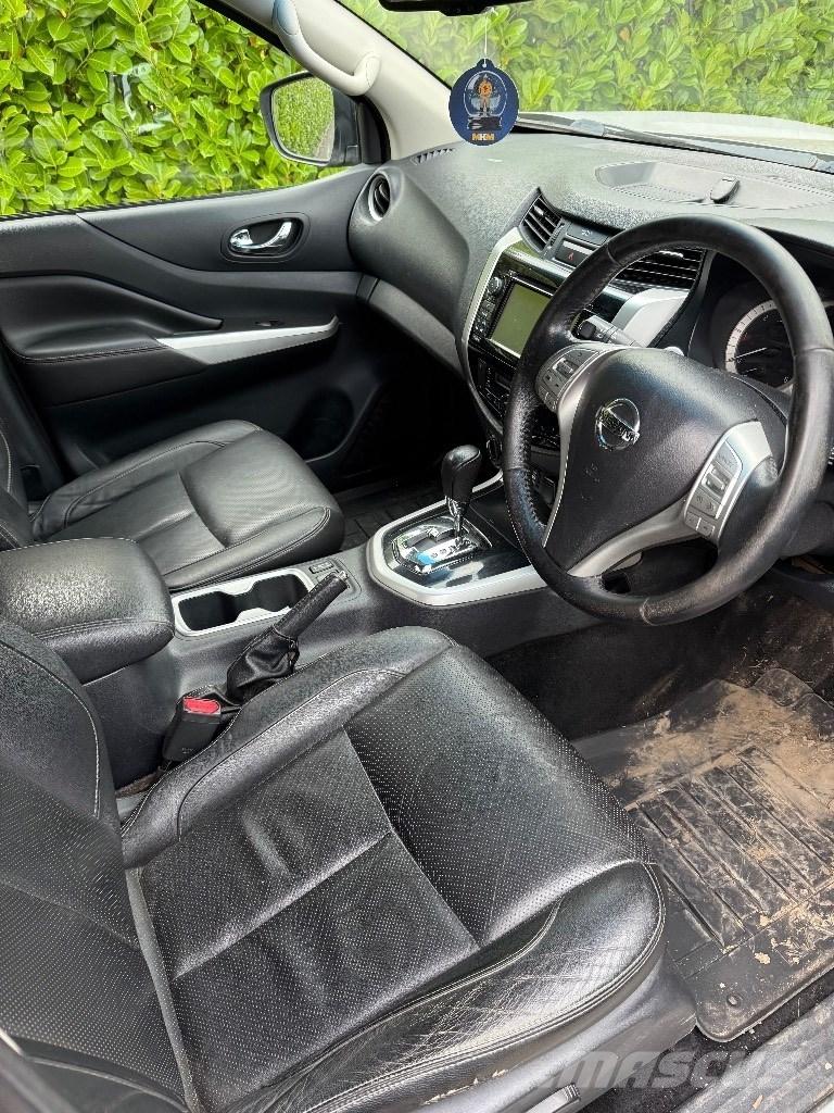 Nissan Navara Caja abierta/laterales abatibles