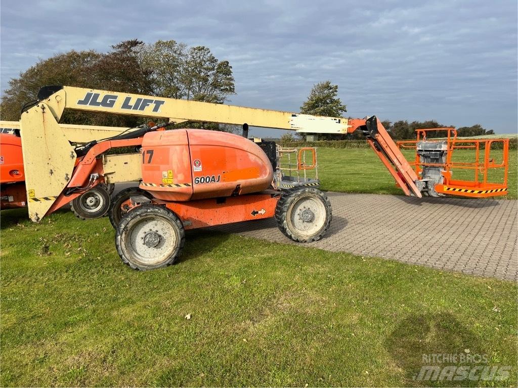 JLG 600 AJ Plataformas con brazo de elevación manual