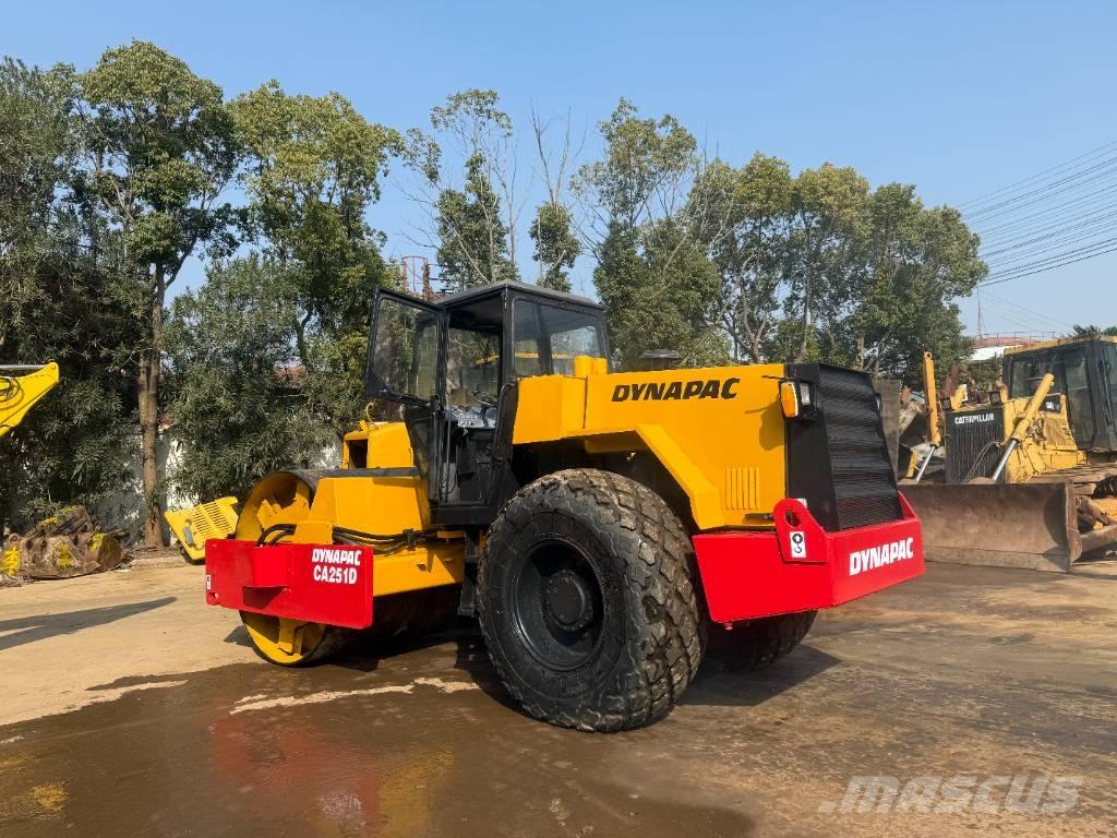 Dynapac CA 251 D Rodillos de un solo tambor