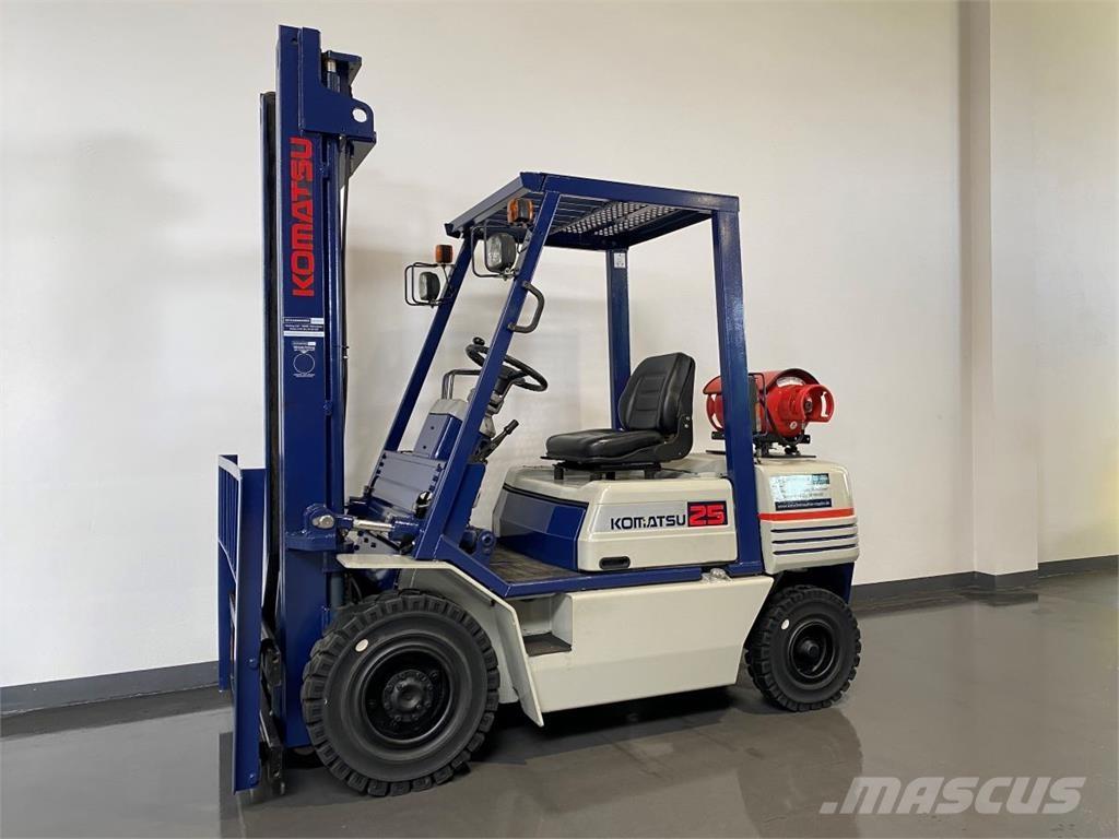 Komatsu FG25T-11E Camiones LPG