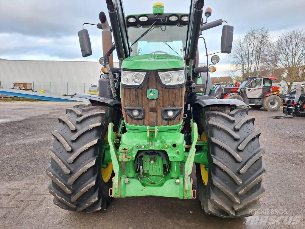 John Deere 6215R Tractores