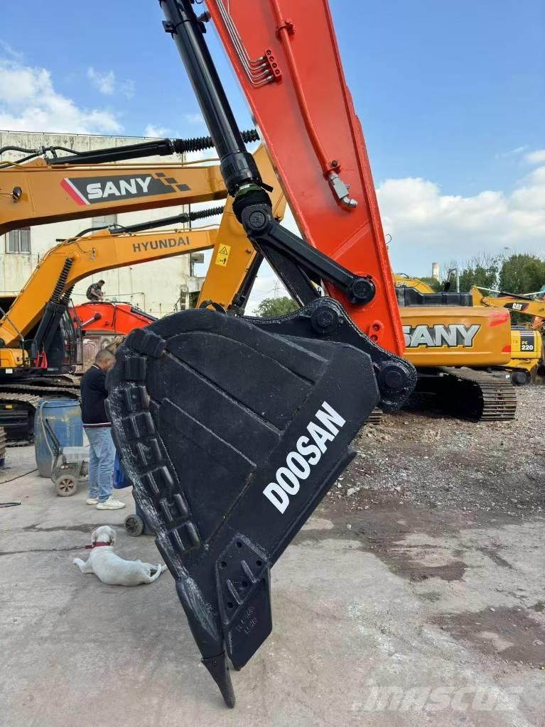 Doosan DX300 Excavadoras sobre orugas