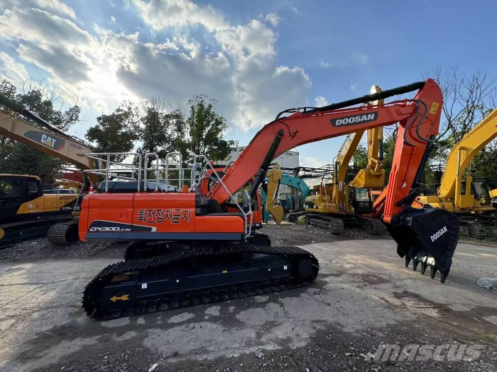 Doosan DX300 Excavadoras sobre orugas