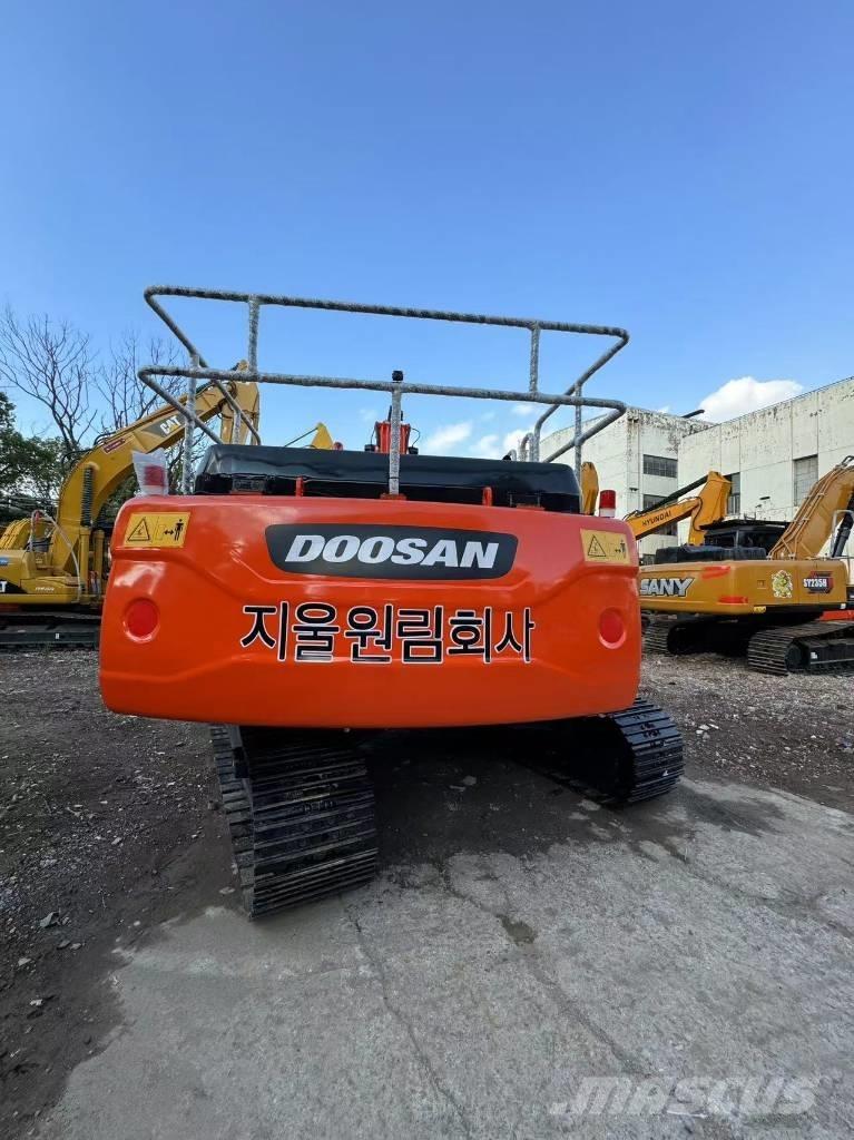 Doosan DX300 Excavadoras sobre orugas