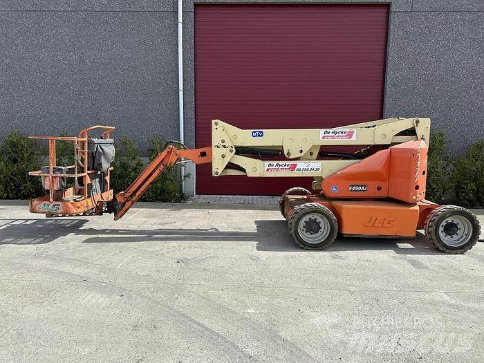 JLG E450 Plataformas con brazo de elevación manual