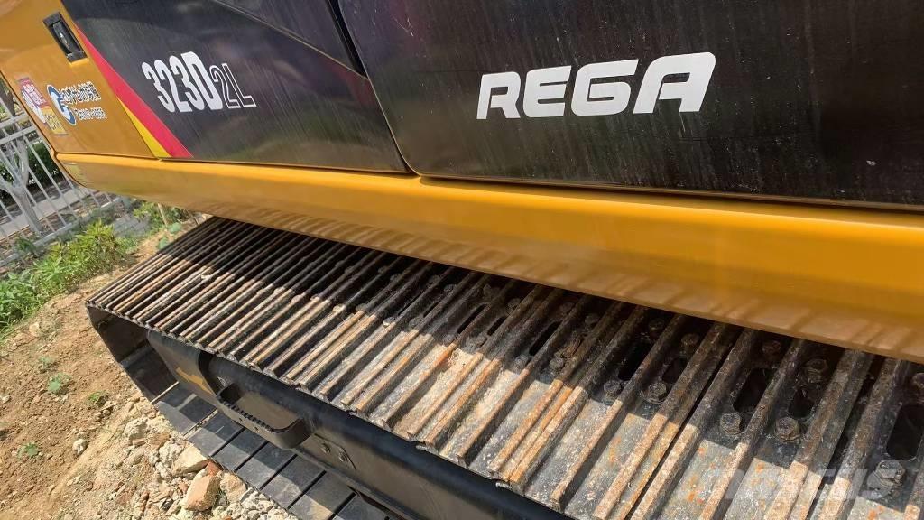 CAT 323 D L Excavadoras sobre orugas