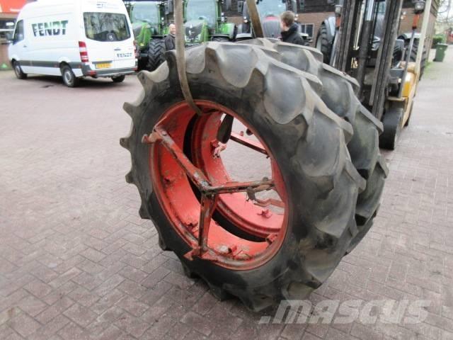 Goodyear 13.6/36 Ruedas