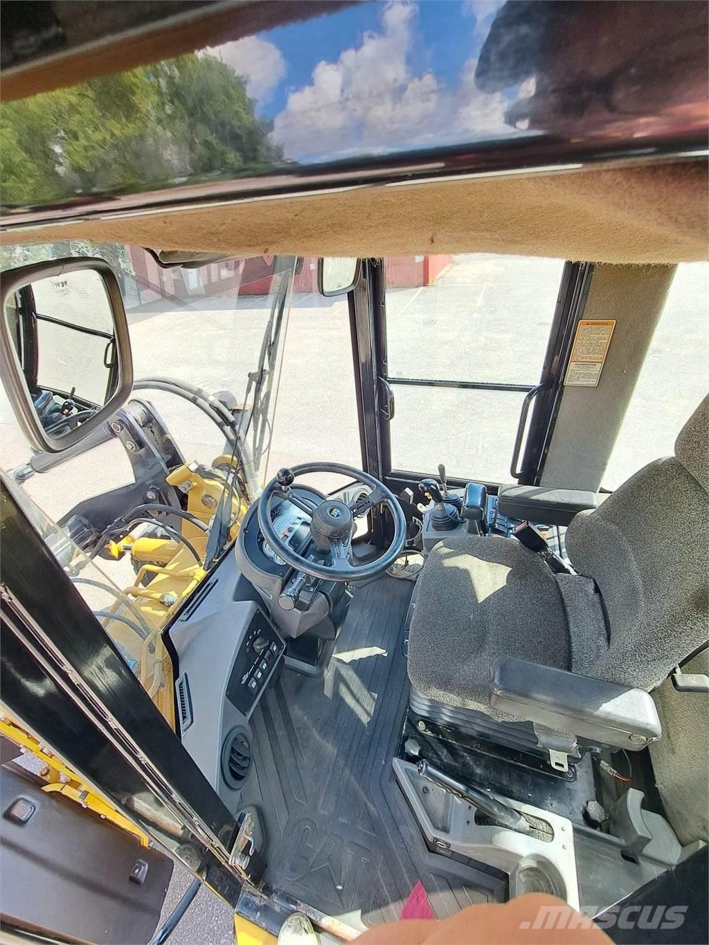 CAT it28 Cargadoras sobre ruedas