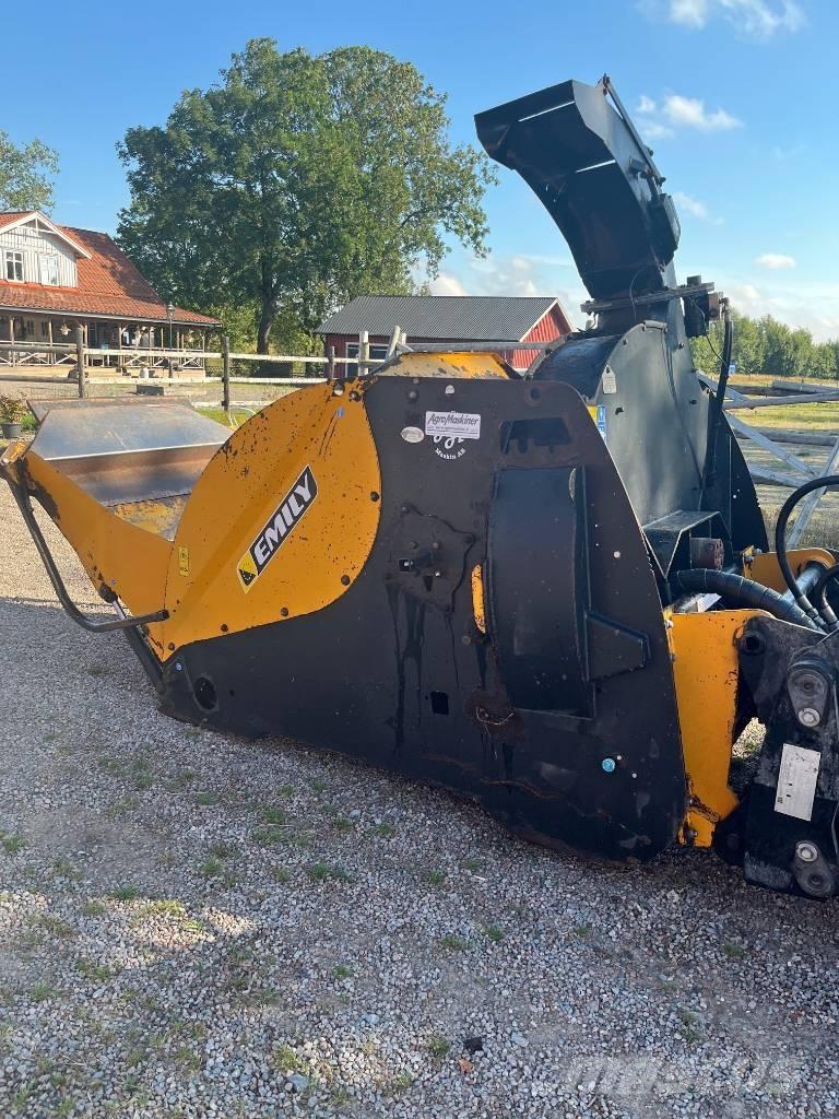 Emily Paigpa Desmenuzadoras, cortadoras y desenrolladoras de pacas