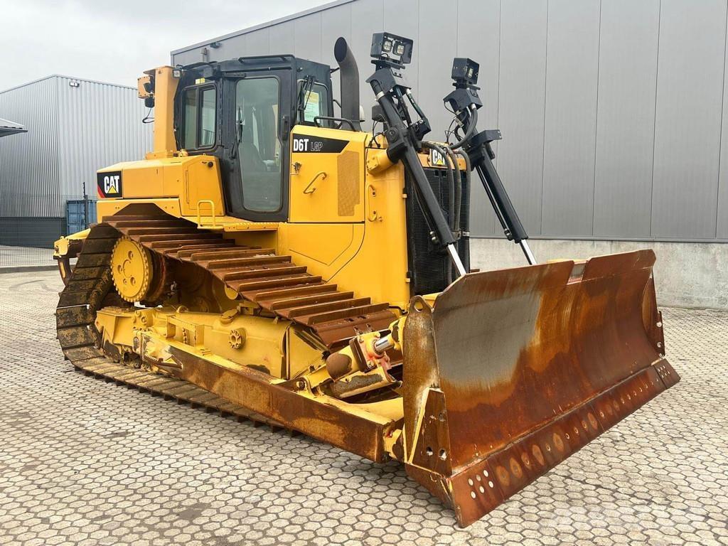 CAT D6T LGP Buldozer sobre oruga