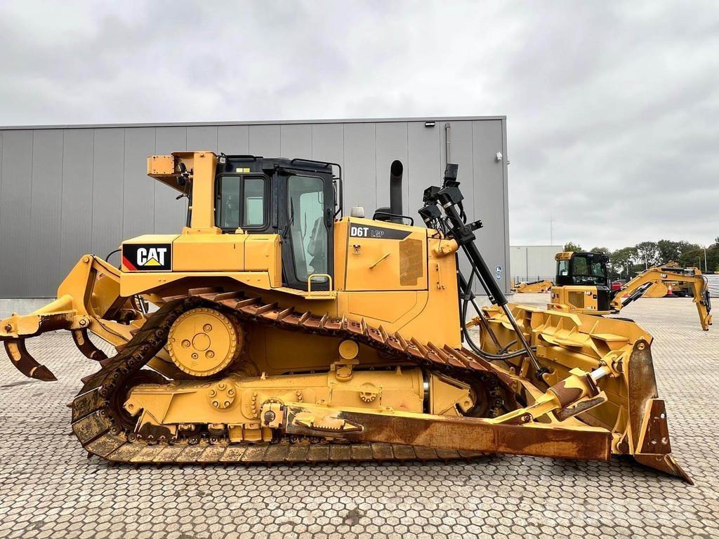 CAT D6T LGP Buldozer sobre oruga