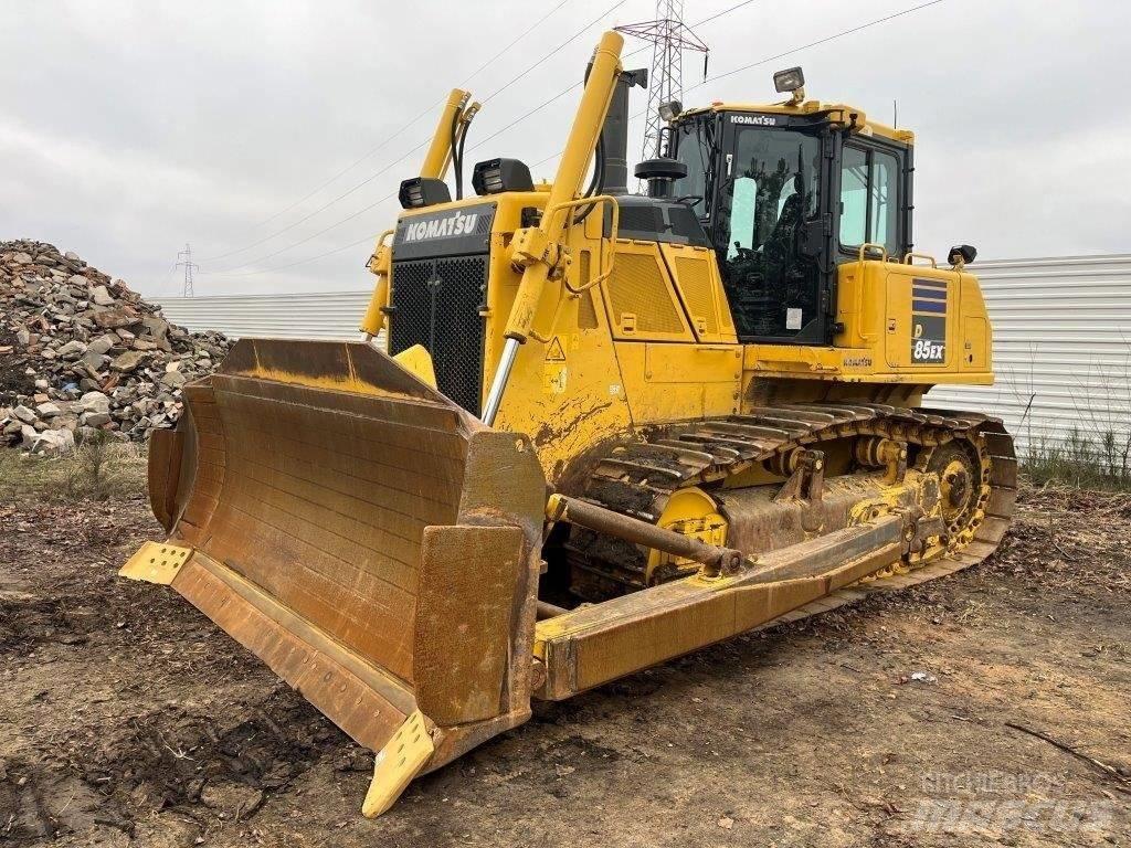 Komatsu D85EX-18 Buldozer sobre oruga