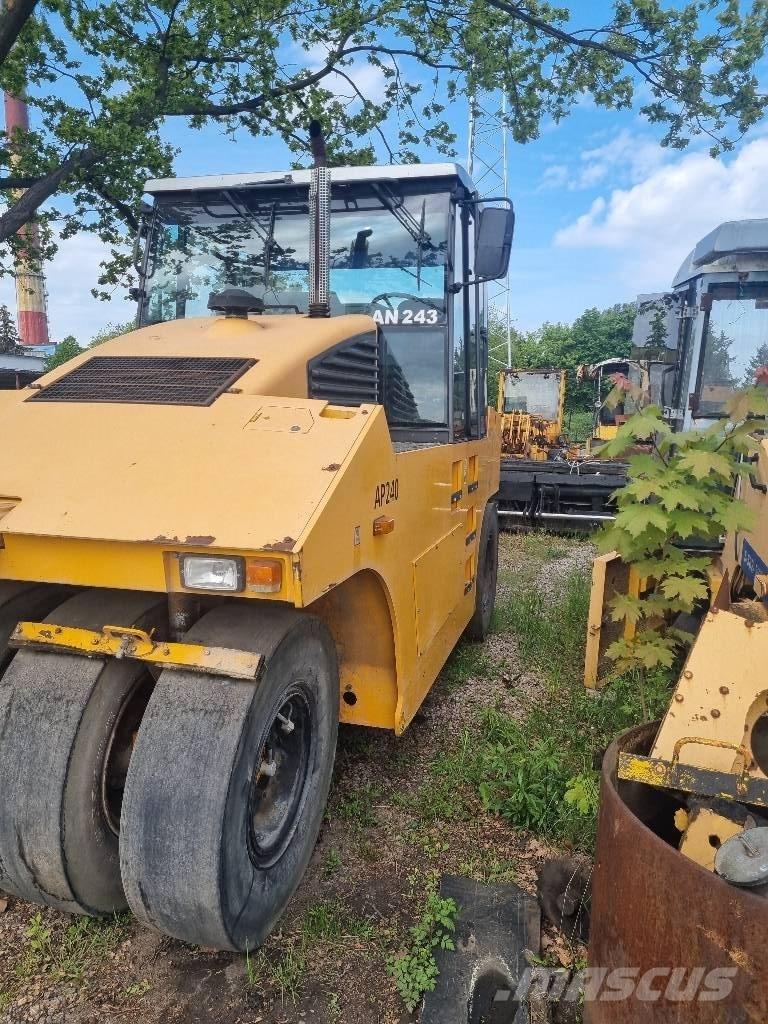 Ammann AP 240 Rodillos sobre neumáticos