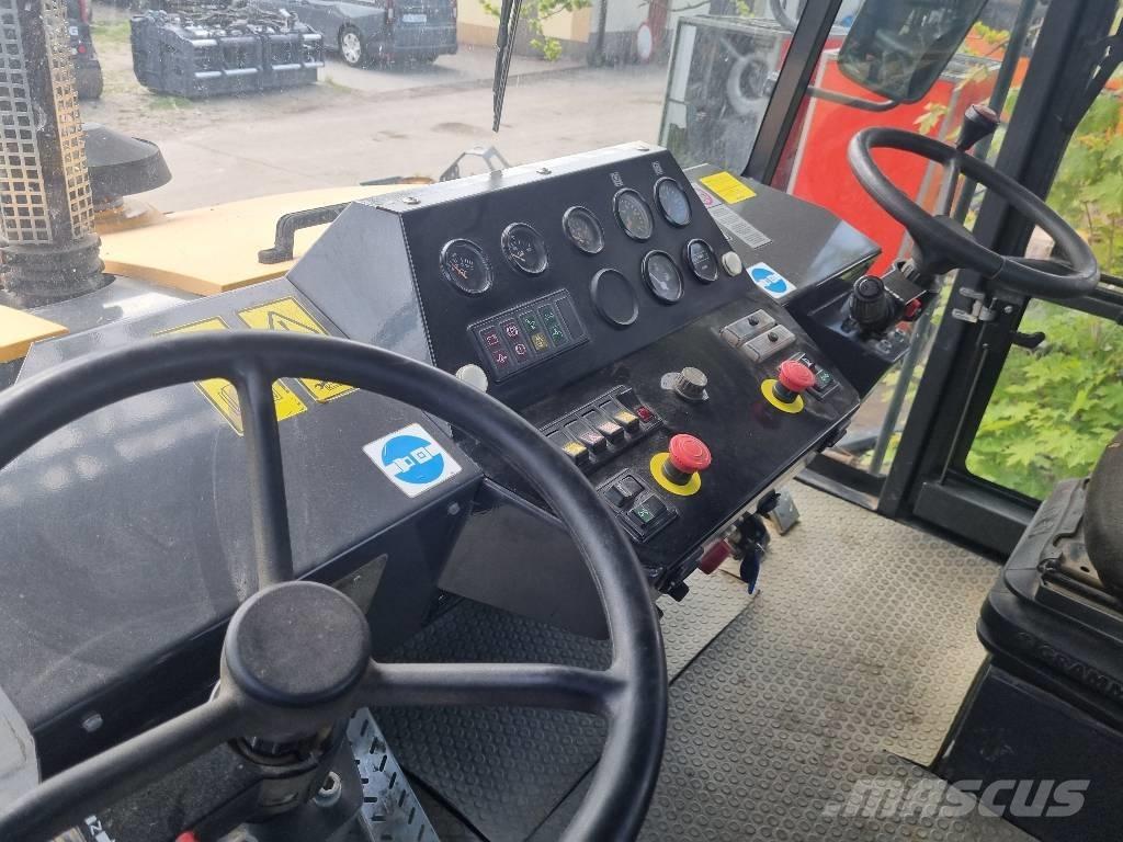 Ammann AP 240 Rodillos sobre neumáticos