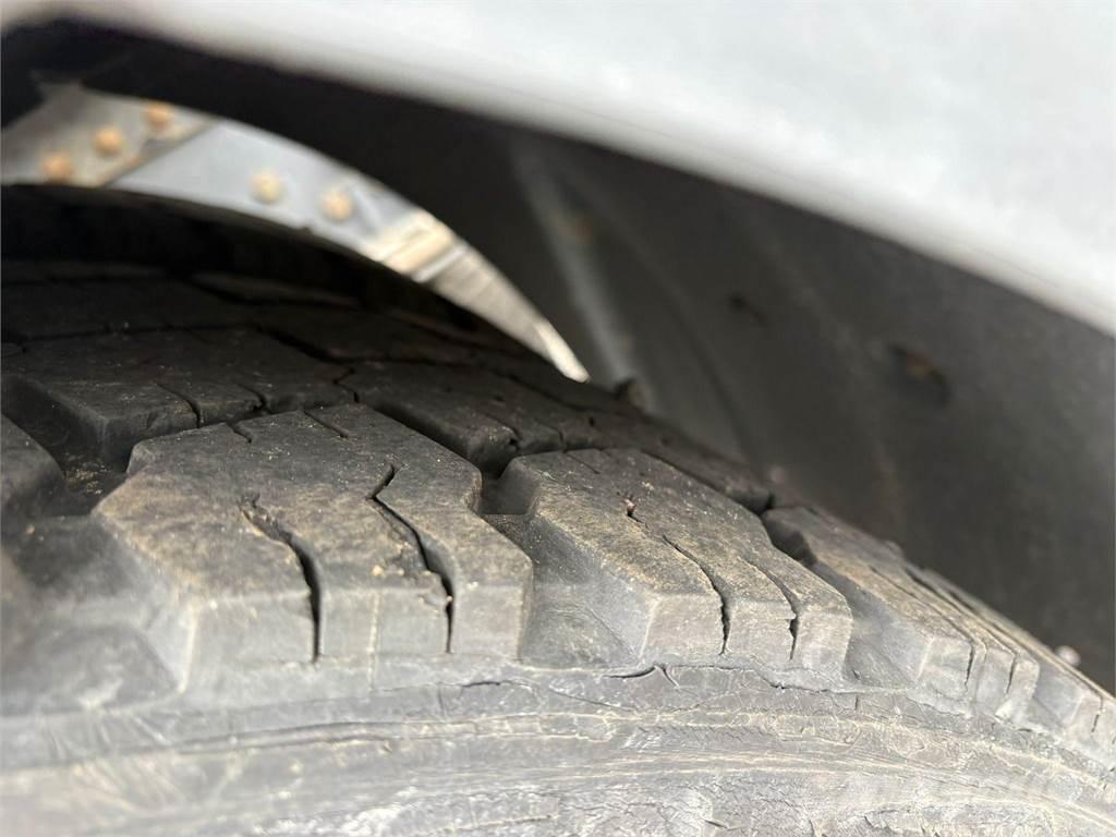 Scania R 12 L Camiones con chasís y cabina