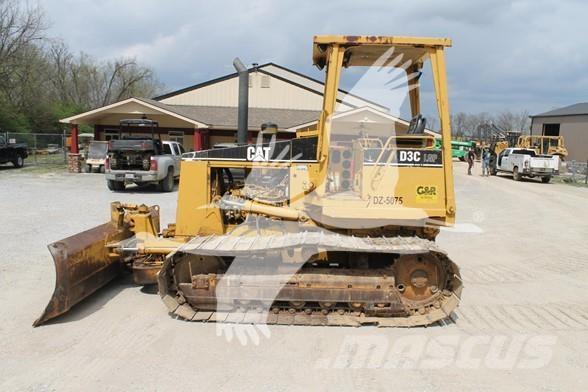 CAT D3C III Buldozer sobre oruga