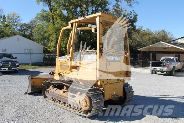 CAT D3C III Buldozer sobre oruga