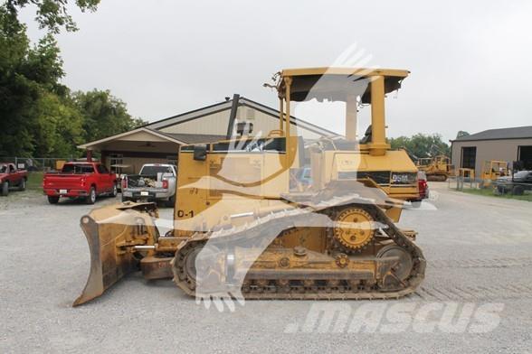 CAT D5M XL Buldozer sobre oruga