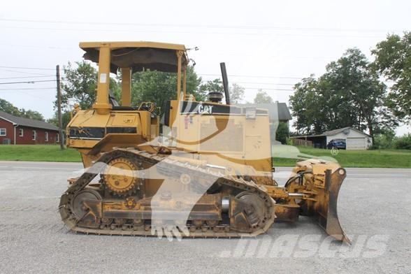 CAT D5M XL Buldozer sobre oruga