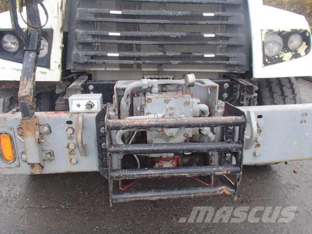 Freightliner 114 SD Otros