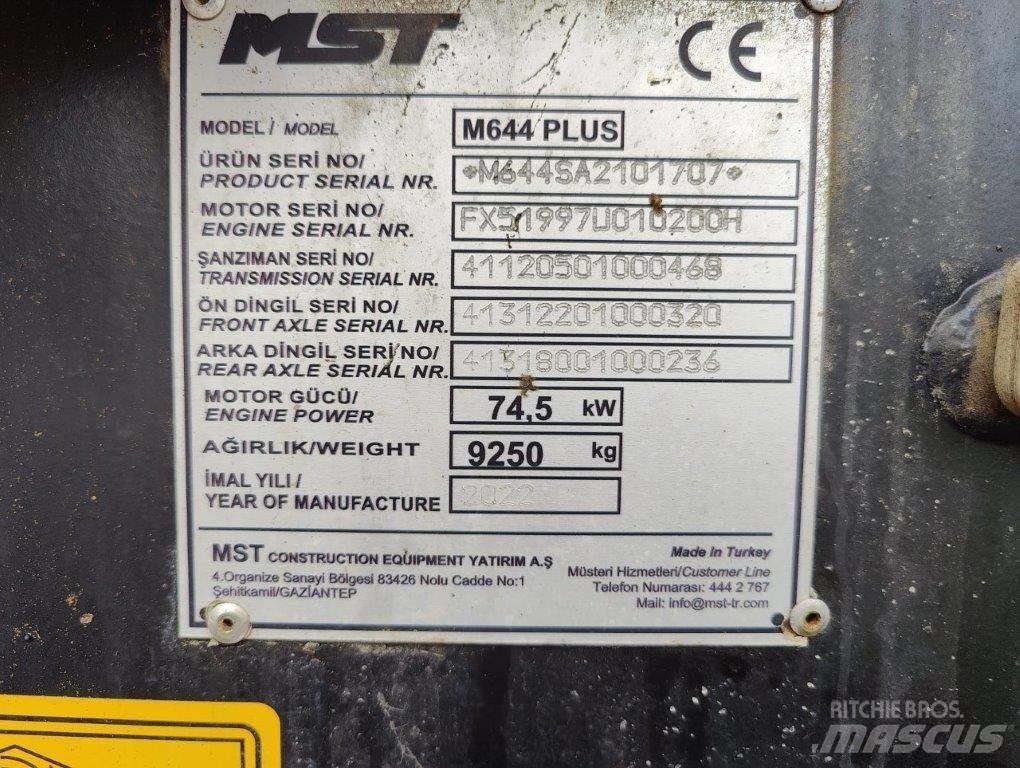 MST M644PLUS Retrocargadoras