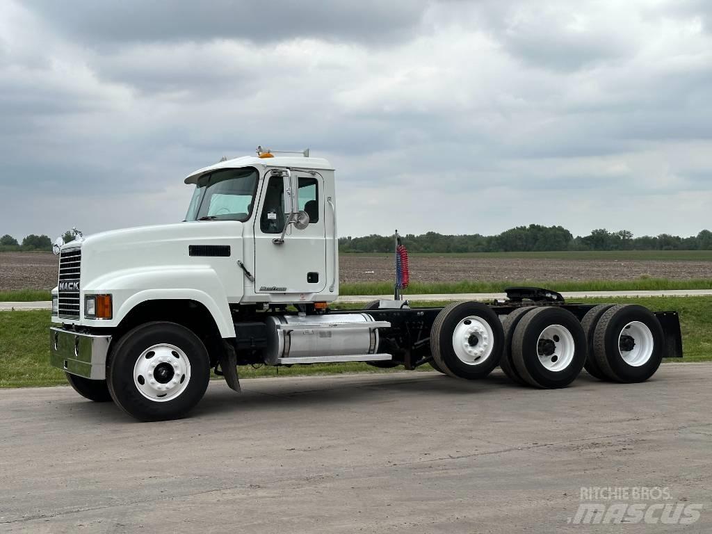 Mack CHN 613 Camiones tractor