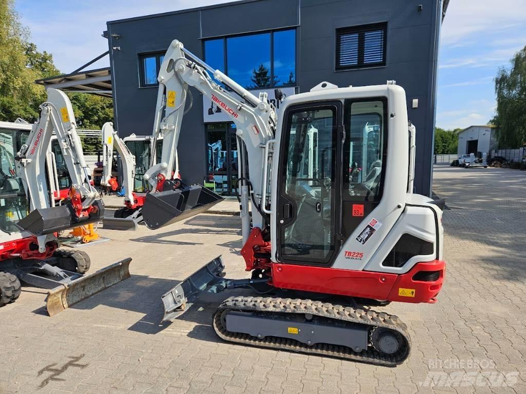 Takeuchi TB225 V0 Miniexcavadoras