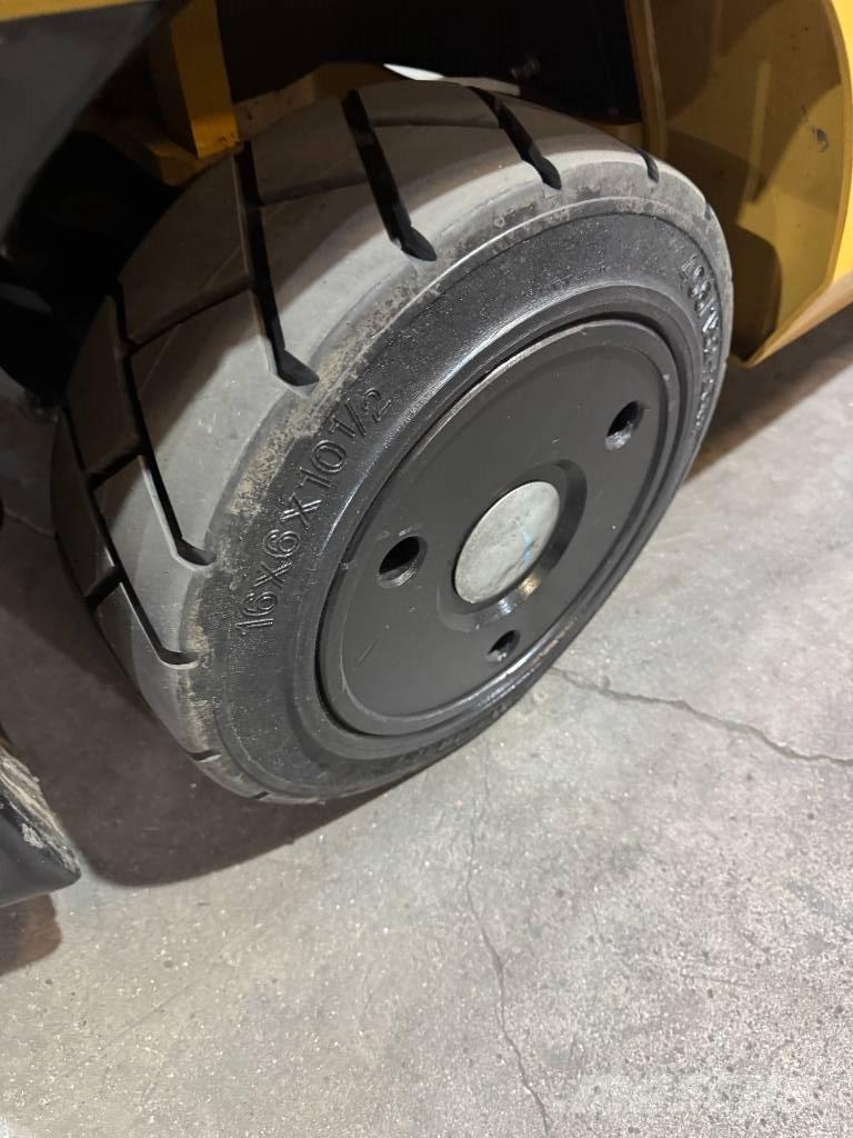 CAT 2C 5000 Montacargas - otros