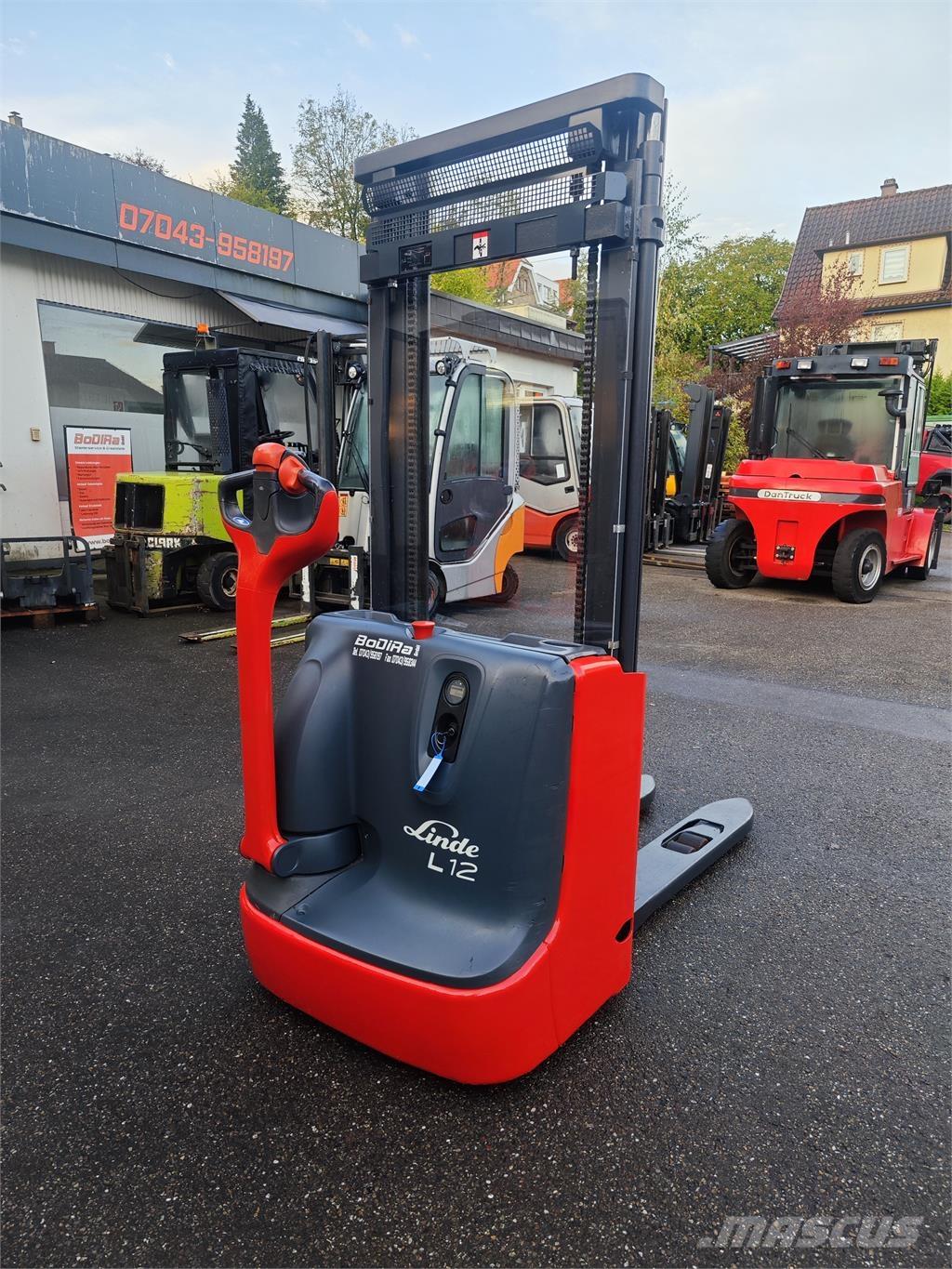 Linde L 12 Apiladoras eléctricos