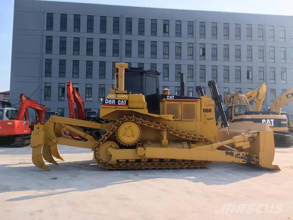 CAT D8R Buldozer sobre oruga