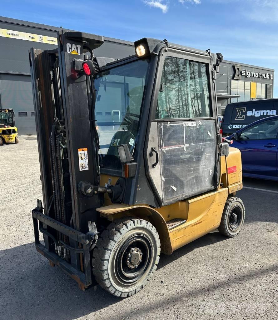 CAT DP 25 K Camiones diesel