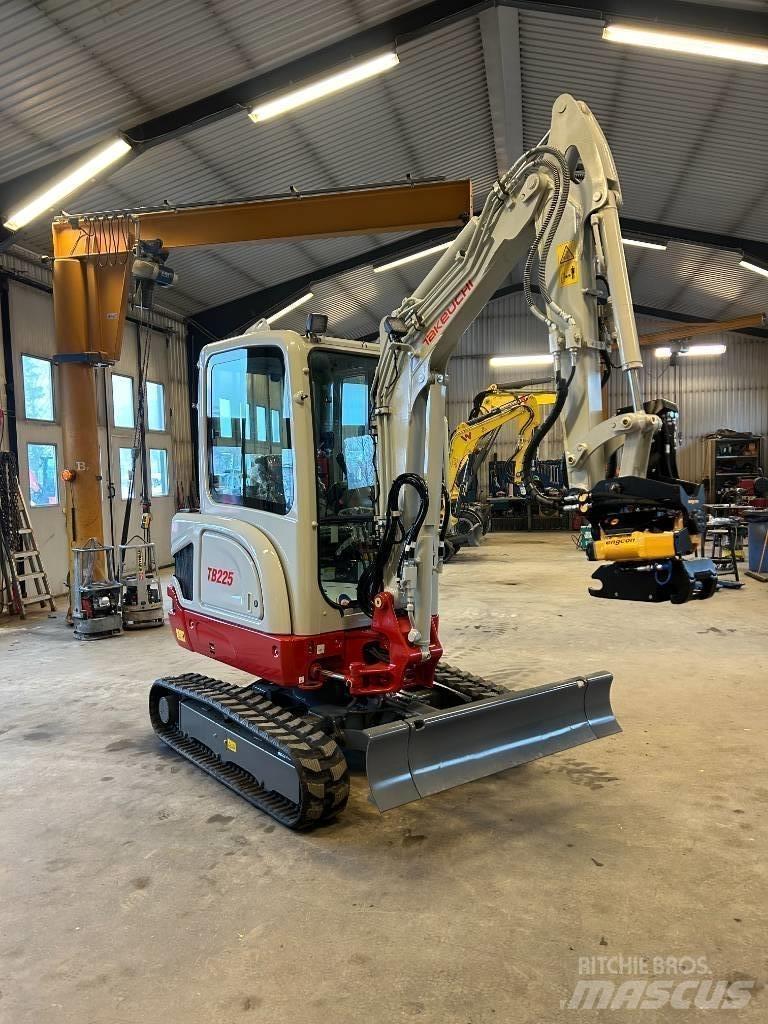 Takeuchi TB225 Miniexcavadoras