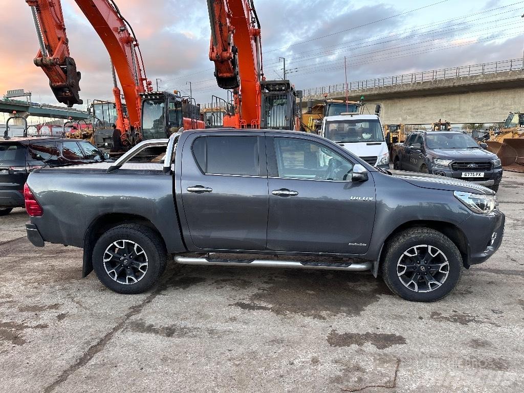 Toyota Hilux Caja abierta/laterales abatibles