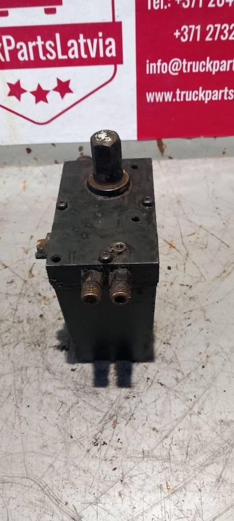 Volvo FH 12.    21882617 Hidráulicos