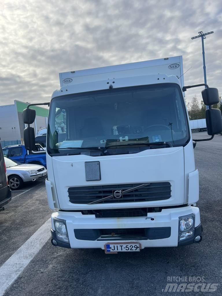 Volvo FL240 Camiones con caja de remolque