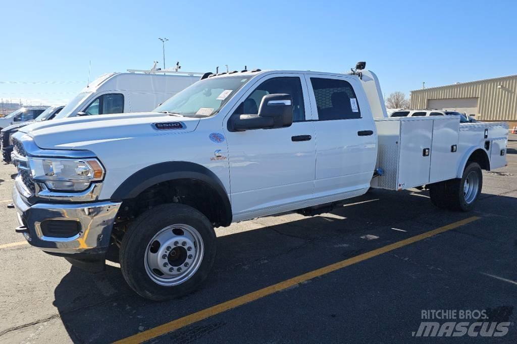 RAM 5500 TRADESMAN Caja abierta/laterales abatibles