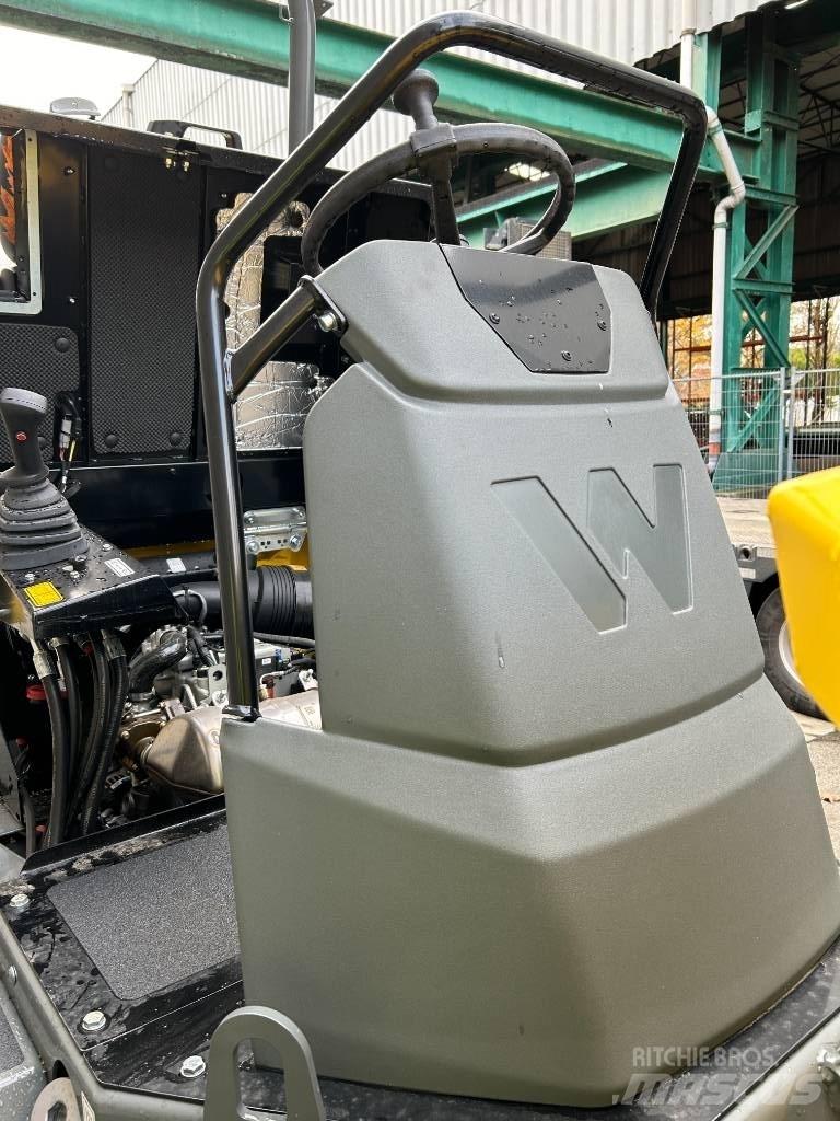 Neuson DW 30 Vehículos compactos de volteo