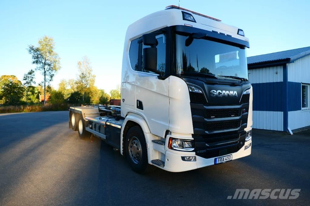 Scania R590B6x2nb Camiones elevadores de gancho