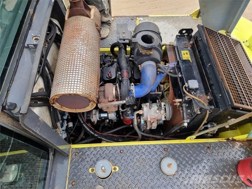 Ammann AP 240 Rodillos sobre neumáticos