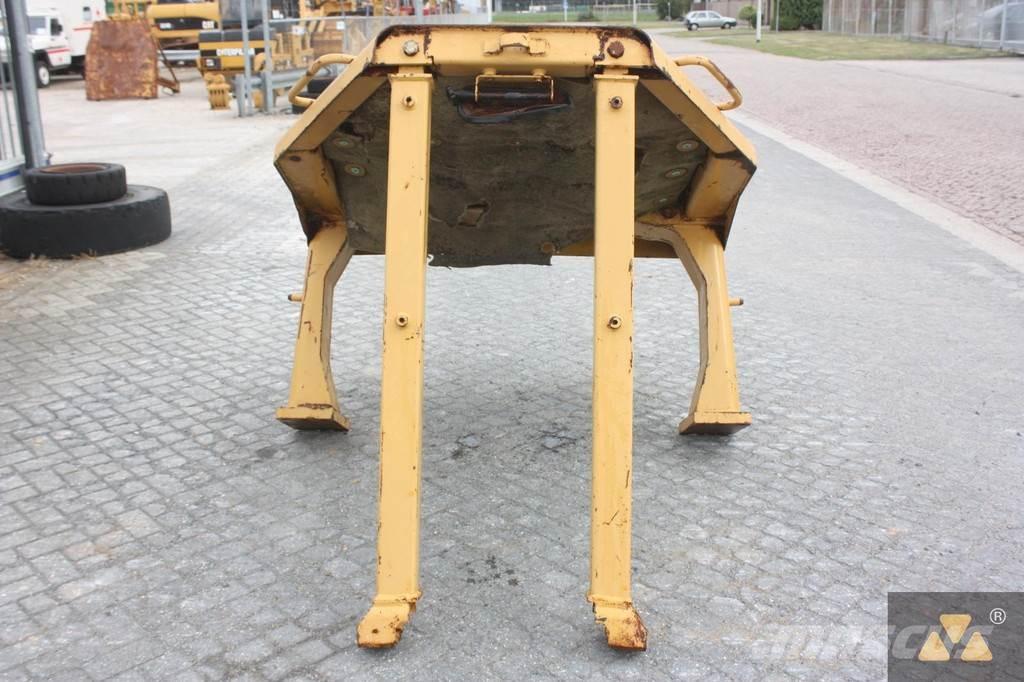 CAT D8N O-rops cab Cabinas